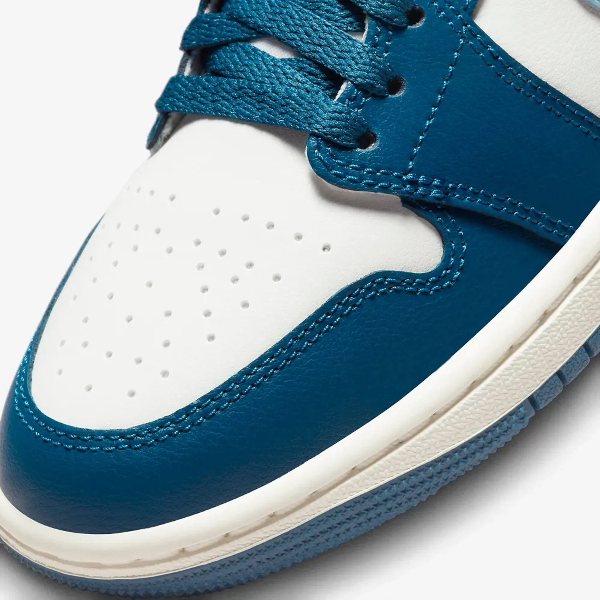 Jordan | WMN'S AIR JORDAN 1 MID  { SKY J FR BLUE/OZONE BLUE-SAIL