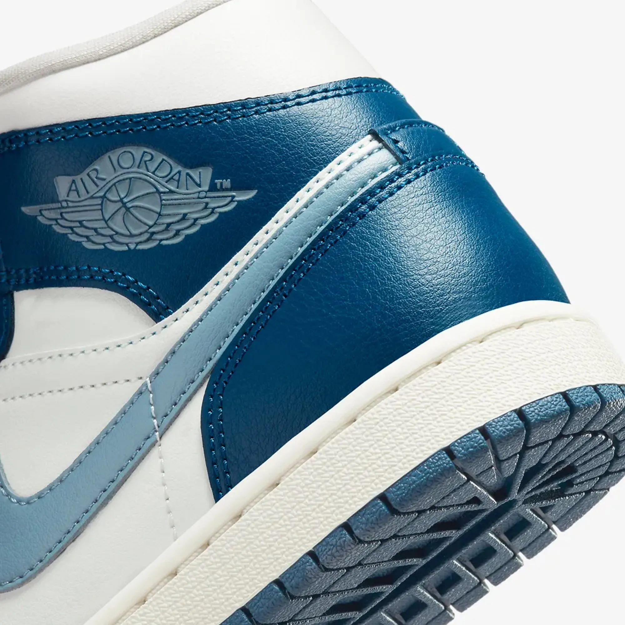 Jordan | WMN'S AIR JORDAN 1 MID  { SKY J FR BLUE/OZONE BLUE-SAIL