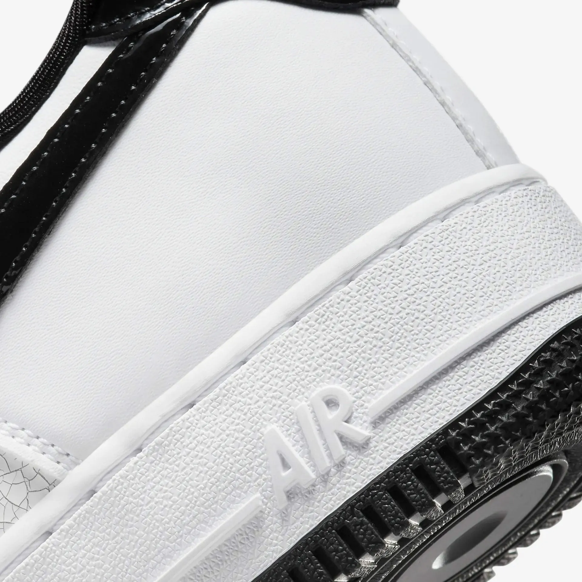 Nike | AIR FORCE 1 LOW WORLD CHAMP  { WHITE / BLACK