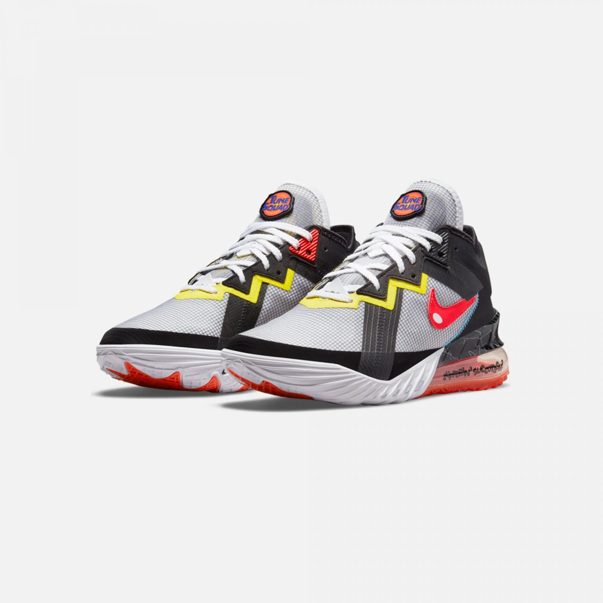 Nike | LEBRON 18 LOW SYLVESTER VS TWEETY