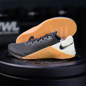 Nike - Metcon 5 Men's Training Shoe - BLACK/BLACK-WHITE-GUM MED BROWN