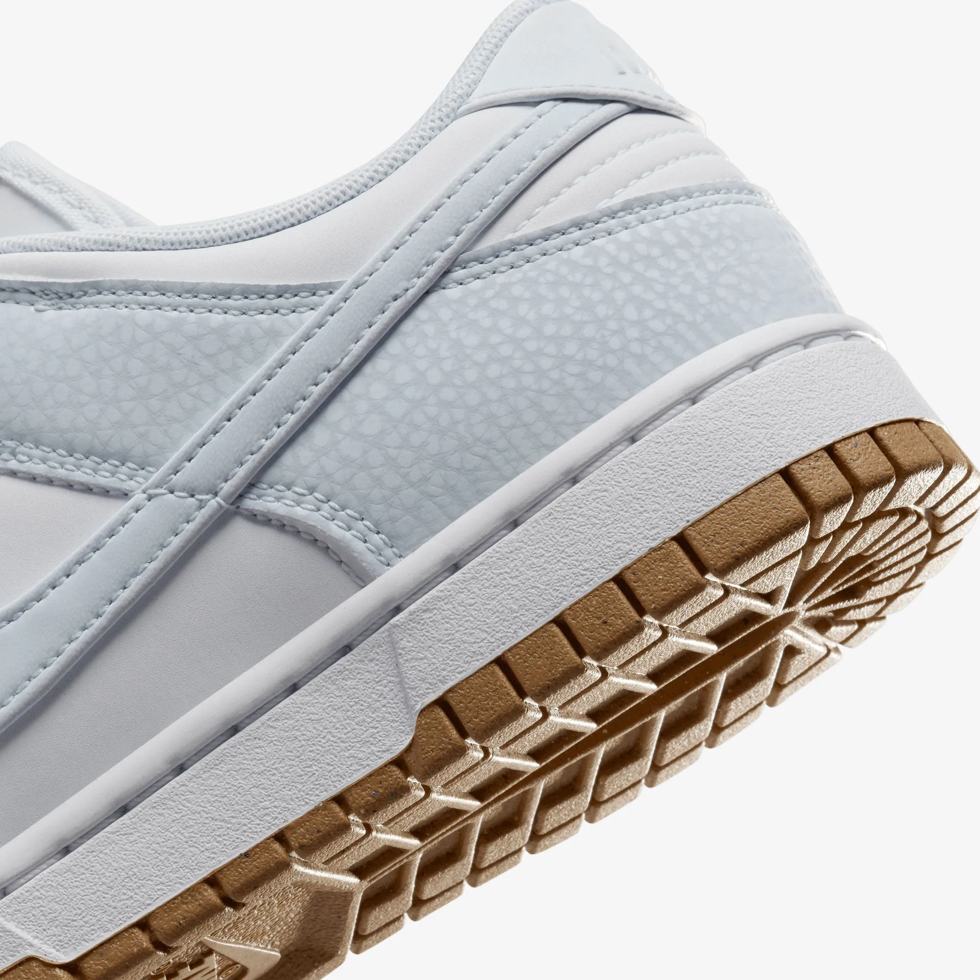 NIKE | WMN'S DUNK LOW PREMIUM NEXT NATURE { WHITE/FOOTBALL GREY-GUM LIGHT BROWN