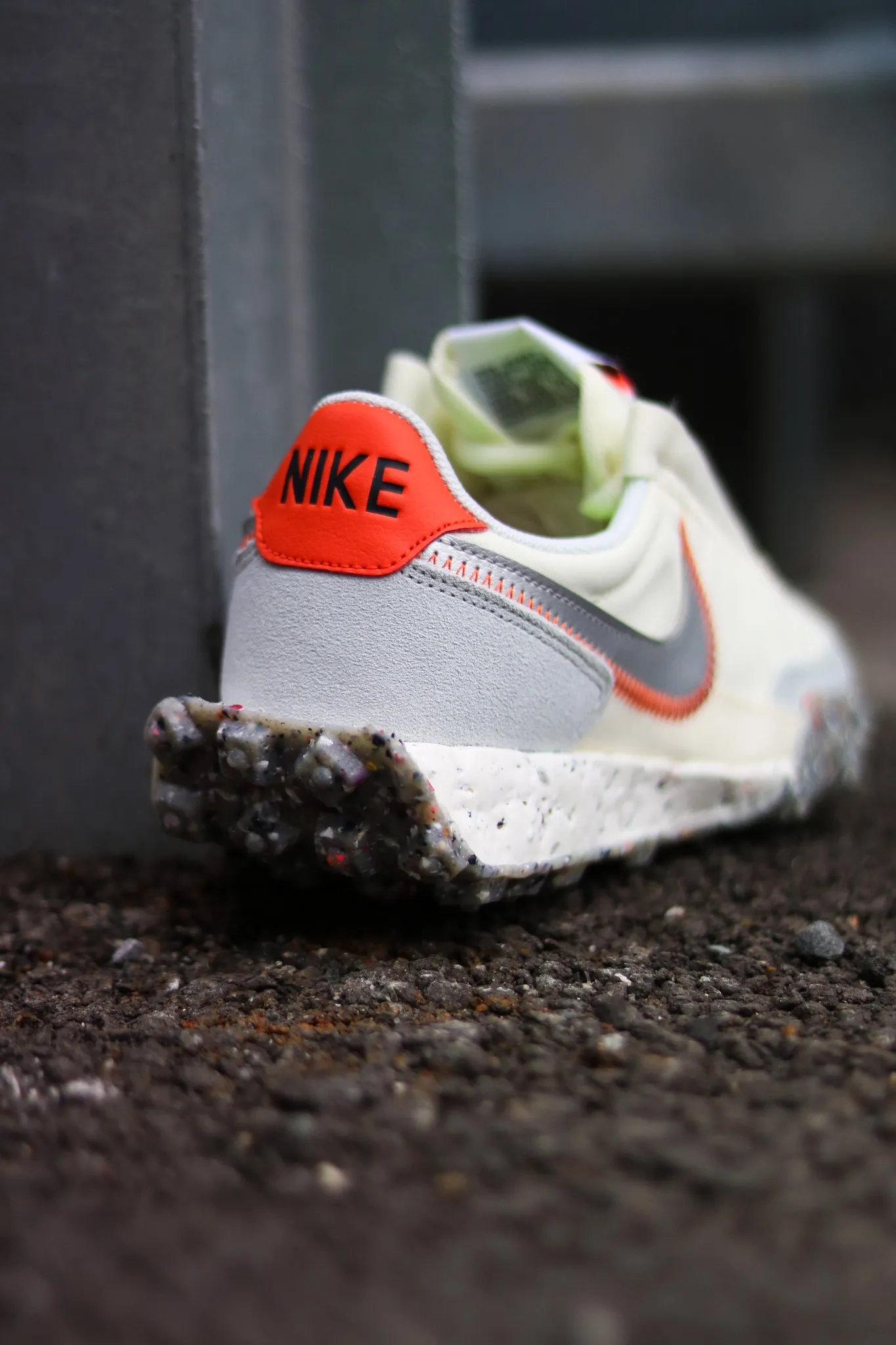 W NIKE WAFFLE RACER CRATER "COCONUT MILK/SILVER"